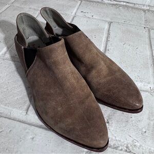 Free People Azalea Taupe Distressed slip on
Chelsea Style Shoe - Sz 37, US 6.5